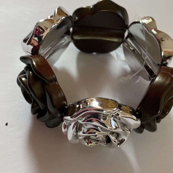 2/$12 Sale Brown flower and silver stretchable bracelet. - Picture 5 of 5